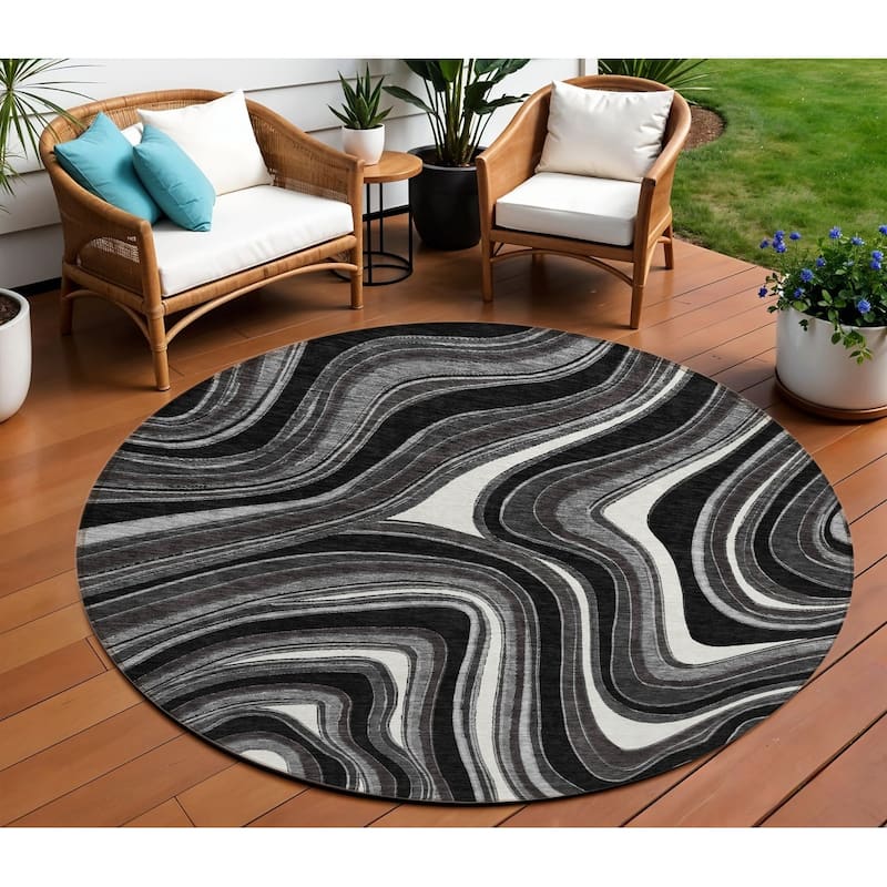 HomeRoots Abstract Transitional Rectangle Outdoor Rug - 8' Round