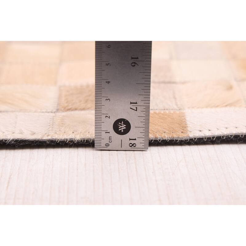 ECARPETGALLERY Handmade Cowhide Patchwork Beige Leather Rug - 6'1 x 6'0