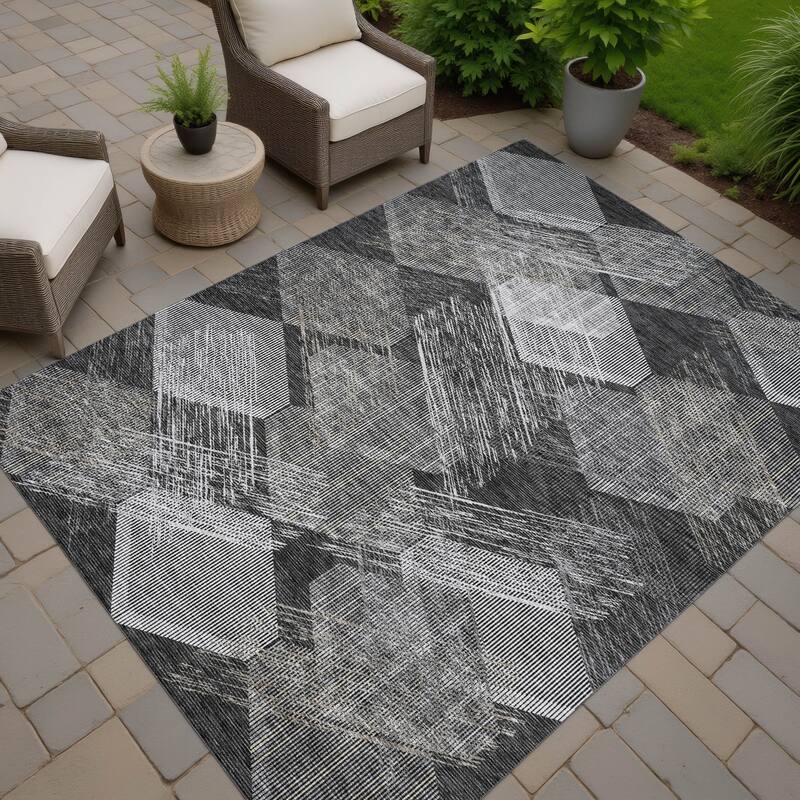 Machine Washable Indoor/ Outdoor Modern Hotchkiss Chantille Rug