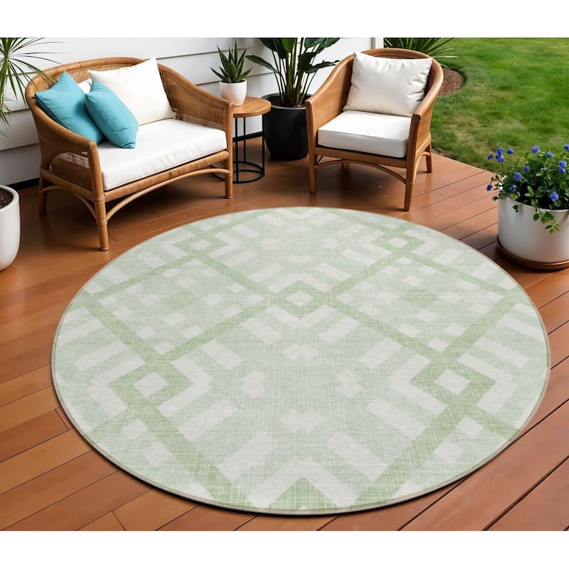 HomeRoots Geometric Transitional Rectangle Outdoor Rug - 8' Round