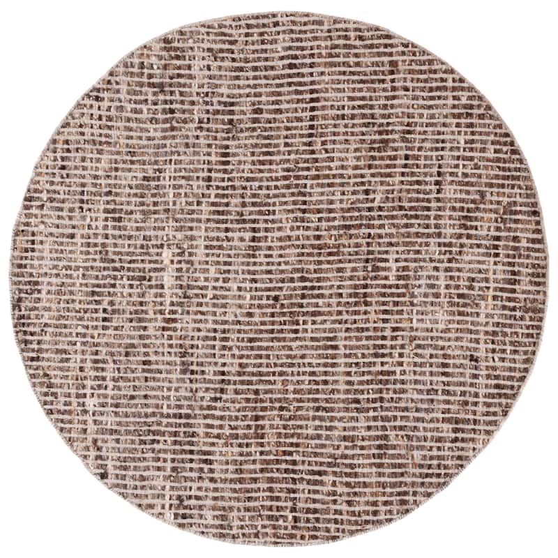 SAFAVIEH Handmade Natura Suzannah Wool & Jute Rug - 6' Round - Ivory/Taupe