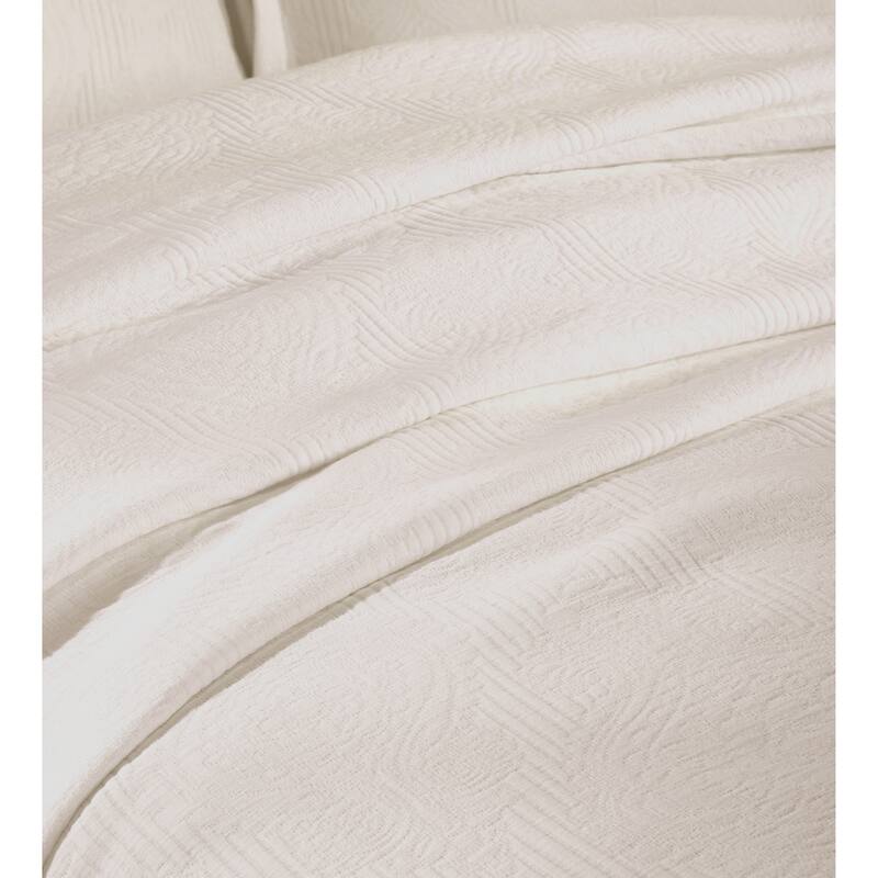 Superior Victory Cotton Matelasse Jacquard Medallion Scroll Bedspread Set