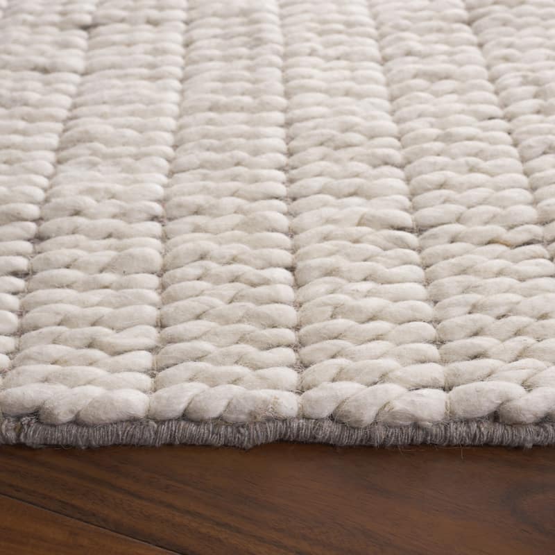 SAFAVIEH Hand-Loomed Natura Zveta Transitional Wool Rug