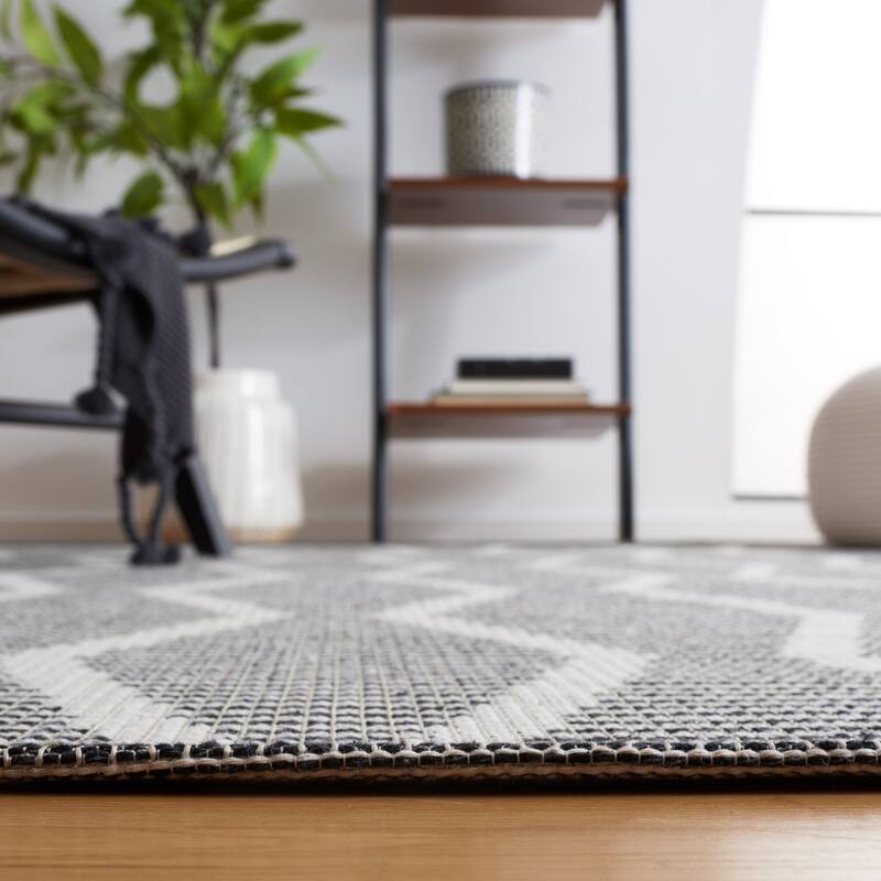 SAFAVIEH Augustine Giorgina Moroccan Boho Fringe Rug