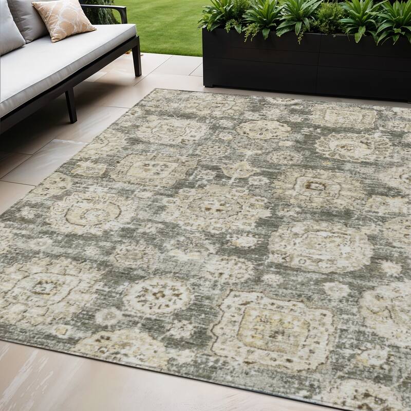 HomeRoots Floral Transitional Rectangle Outdoor Rug - 5' X 8'