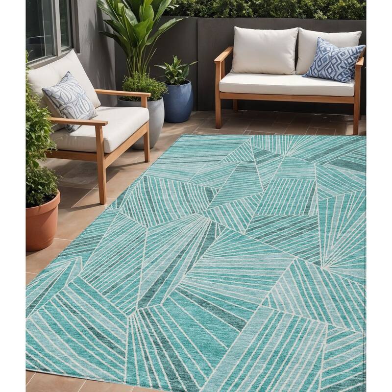 HomeRoots Geometric Transitional Rectangle Outdoor Rug - 5' X 8'