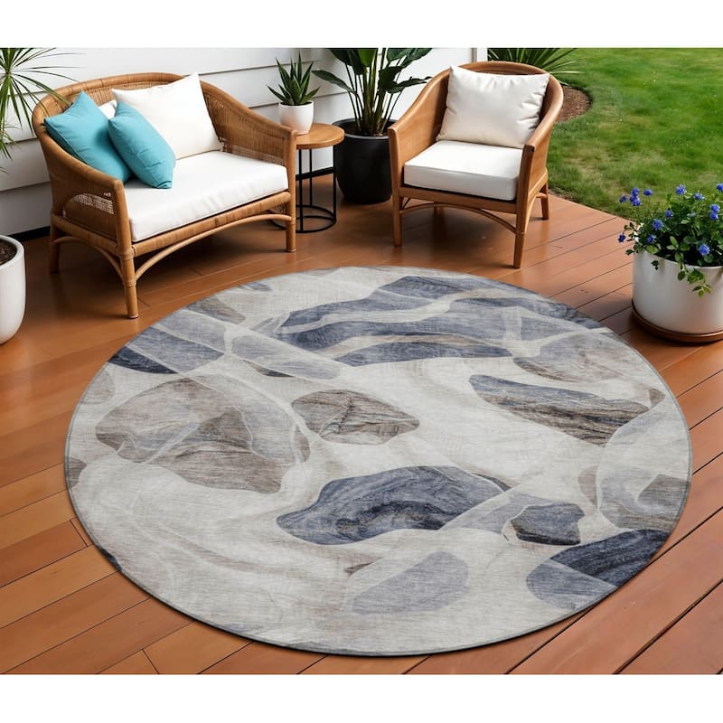 HomeRoots Abstract Transitional Rectangle Outdoor Rug - 8' Round