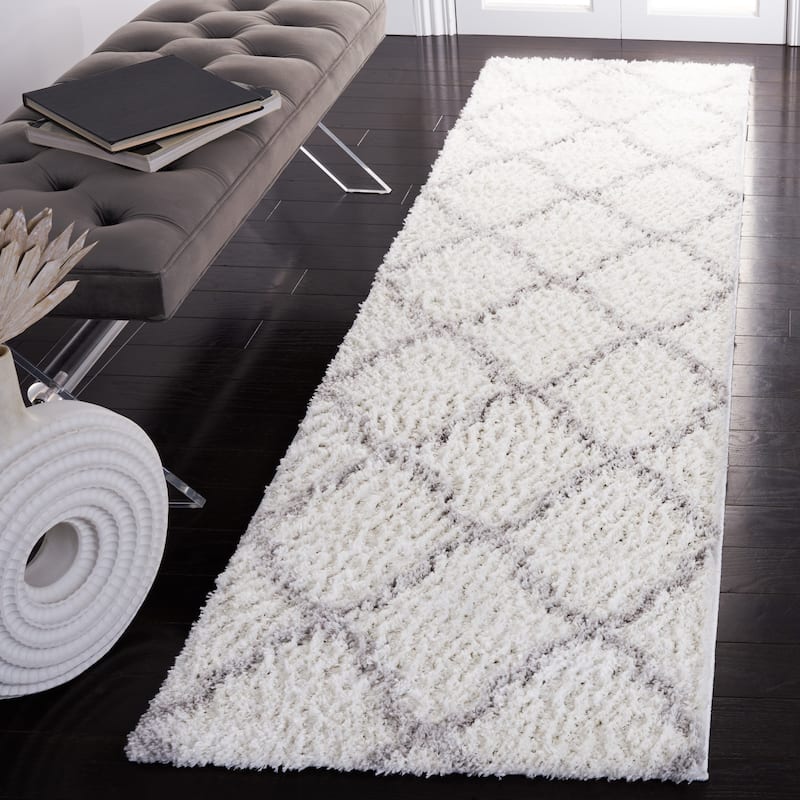 SAFAVIEH Berber Shag Rutilia Trellis 1.25-inch Thick Rug - 2'3" x 8' Runner - Ivory/Light Grey
