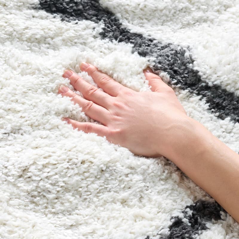 SAFAVIEH August Shag Velea Trellis 1.2-inch Thick Rug
