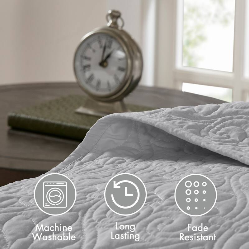 Madison Park Mansfield Reversible Oversized 3-piece Solid Texture Bedspread Quilt Set with Matching Shams