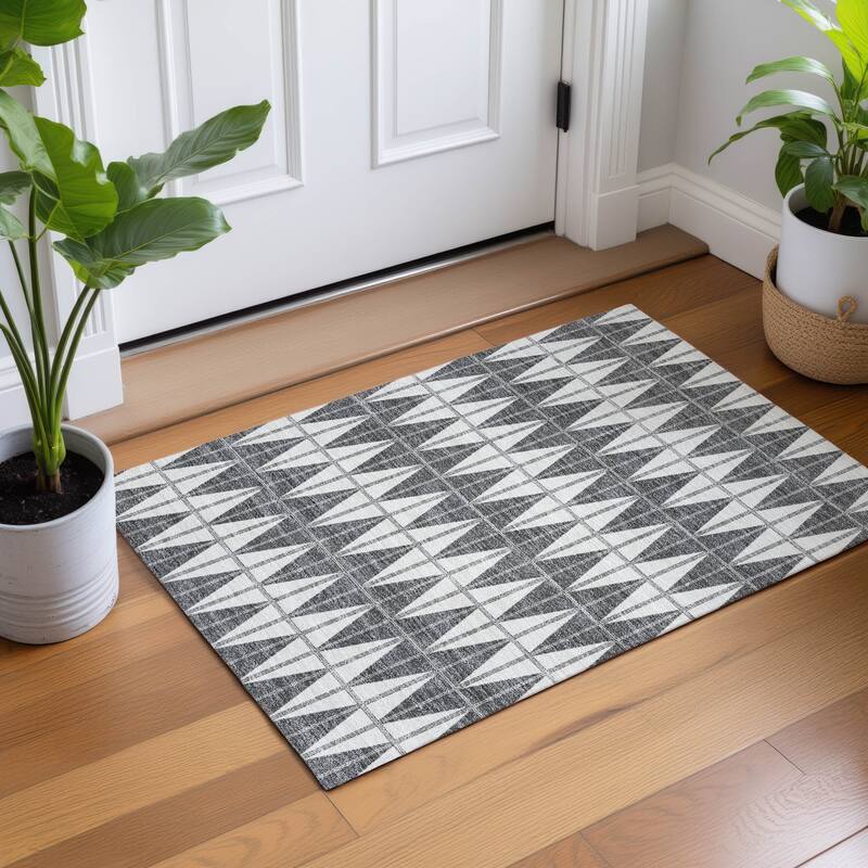 Machine Washable Indoor/ Outdoor Modern Zeke Chantille Rug