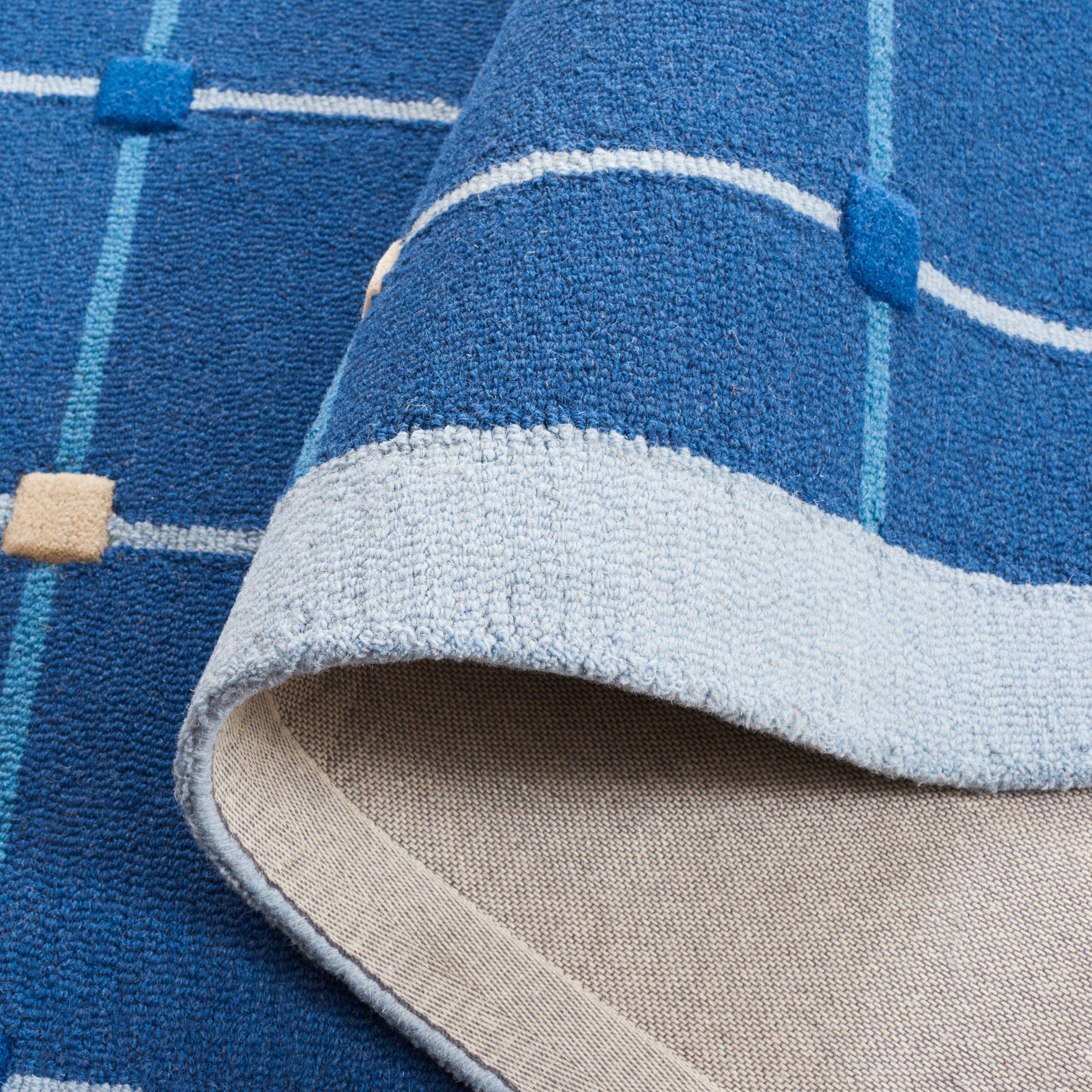 SAFAVIEH Handmade Lozena Checkered Wool Rug - Stylish Decor