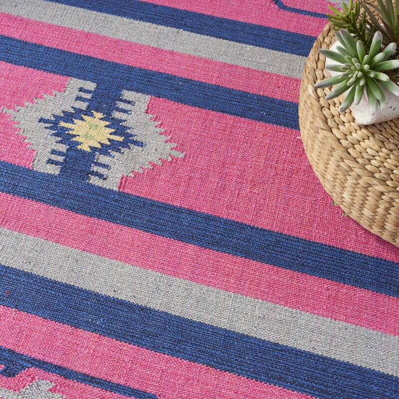Fukup Southwestern Woven Low Pile with Fringe Area Rug By HomeRoots - 84' X '60' X '0.25
