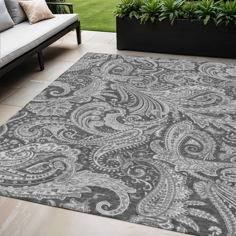 HomeRoots Paisley Transitional Rectangle Outdoor Rug - 5' X 8'