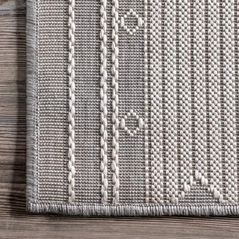 Nuloom Leigh Ethnic Stripes Indoor/Outdoor Area Rug