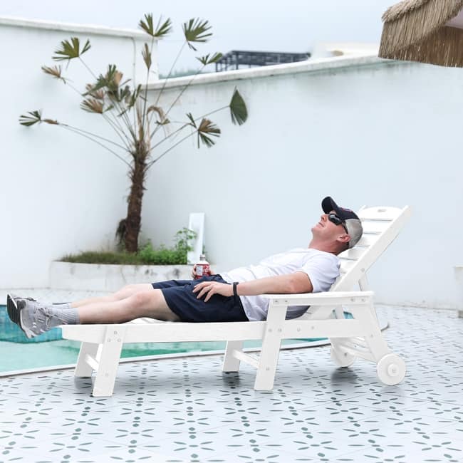 Oversized Outdoor Lounge Chair With Wood Texture‌ - Five-Position Adjustable HDPE Chaise Lounge Featuring Wheels And Cup Holder.