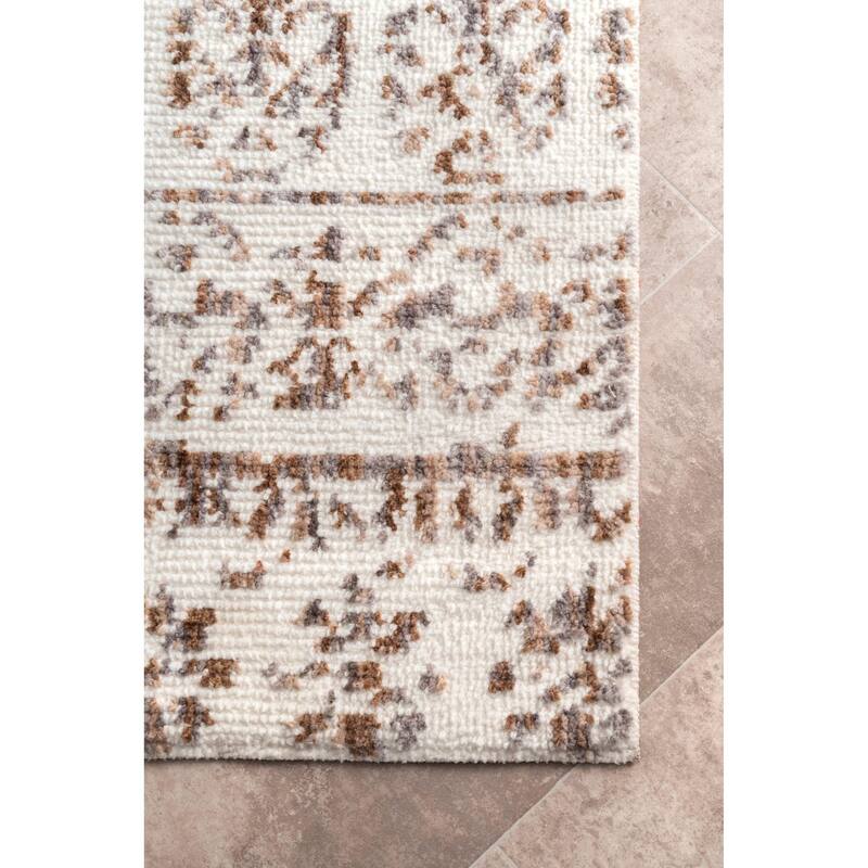 Nuloom Transitional Vintage Lavish Mayen Ombre Damask Area Rug