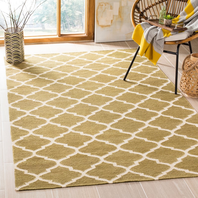 SAFAVIEH Handmade Flatweave Dhurries Hylkije Modern Wool Rug - 4' x 6' - Green/Ivory