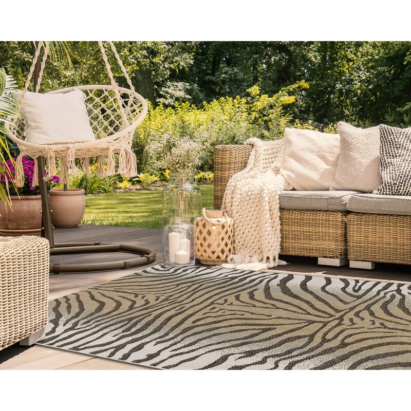 Liora Manne Carmel Zebra Indoor/Outdoor Rug Sand