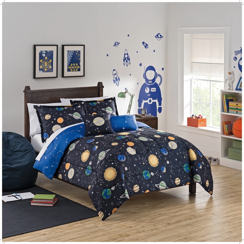 https://ak1.ostkcdn.com/images/products/is/images/direct/80e64d091a4acdabd35cc72598bbe10e5b7e74e2/Waverly-Kids-Space-Adventure-Reversible-Bedding-Collection.jpg