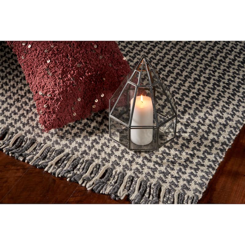 Domani Oahu Casual Houndstooth Handwoven Wool Area Rug with Fringe