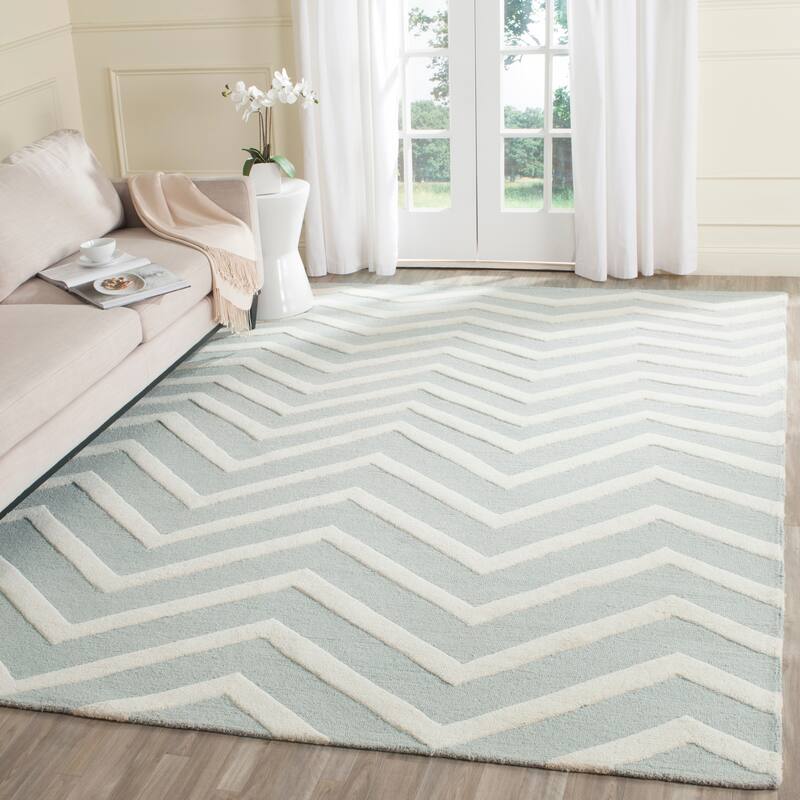 SAFAVIEH Handmade Cambridge Terttu Chevron Wool Rug - 6' x 9' - Grey/Ivory