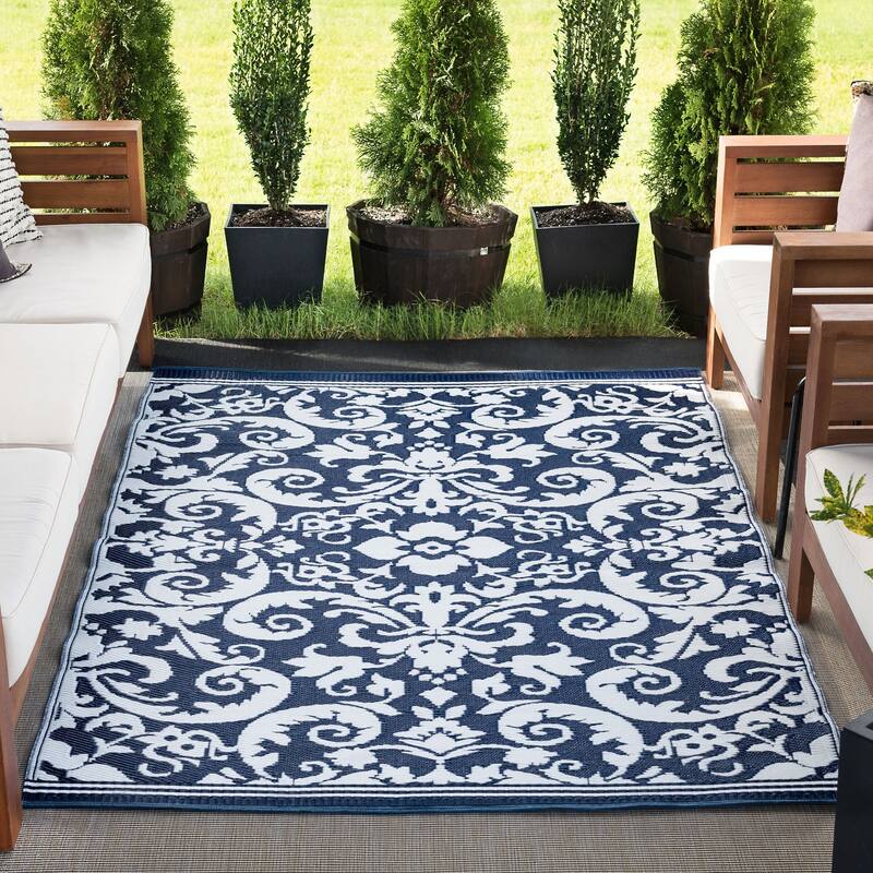 Sundown Beach Floral Indoor/Outdoor Area Rug - 3'9'' x 5'11'' - Navy/White