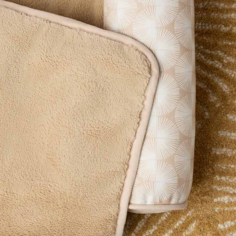 NICOLE MILLER NEW YORK PET Kendall Fluted Geo Cozy Couch Protector Pet Bed - 40.55"X23.62"X4.72"