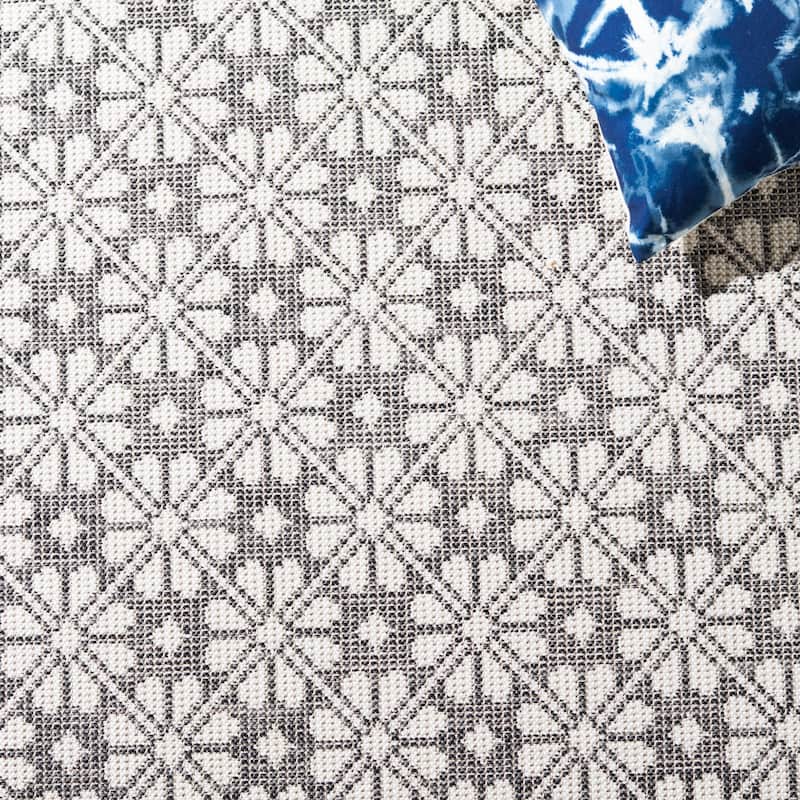 Martha Stewart by SAFAVIEH Matty Indoor/ Outdoor Rug