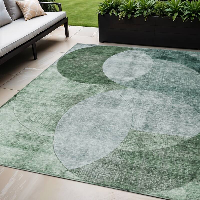 HomeRoots Geometric Transitional Rectangle Outdoor Rug - 5' X 8'