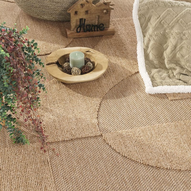 Abstract Indoor- & Outdoor Rug with Modern Geometric Pattern in Beige