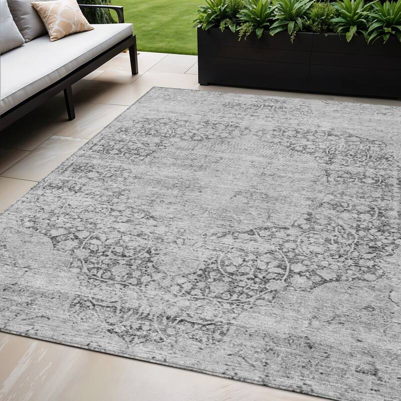 HomeRoots Oriental Traditional Rectangle Outdoor Rug - 5' X 8'