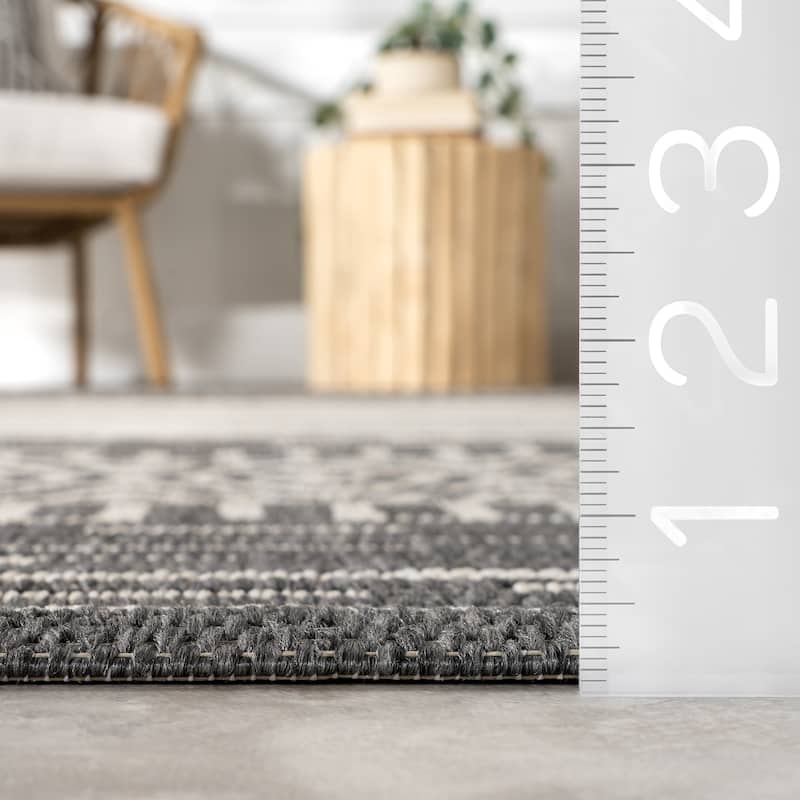 Nuloom Grey Luxurious Contemporary Tribal Style Indoor/ Outdoor Area Rug
