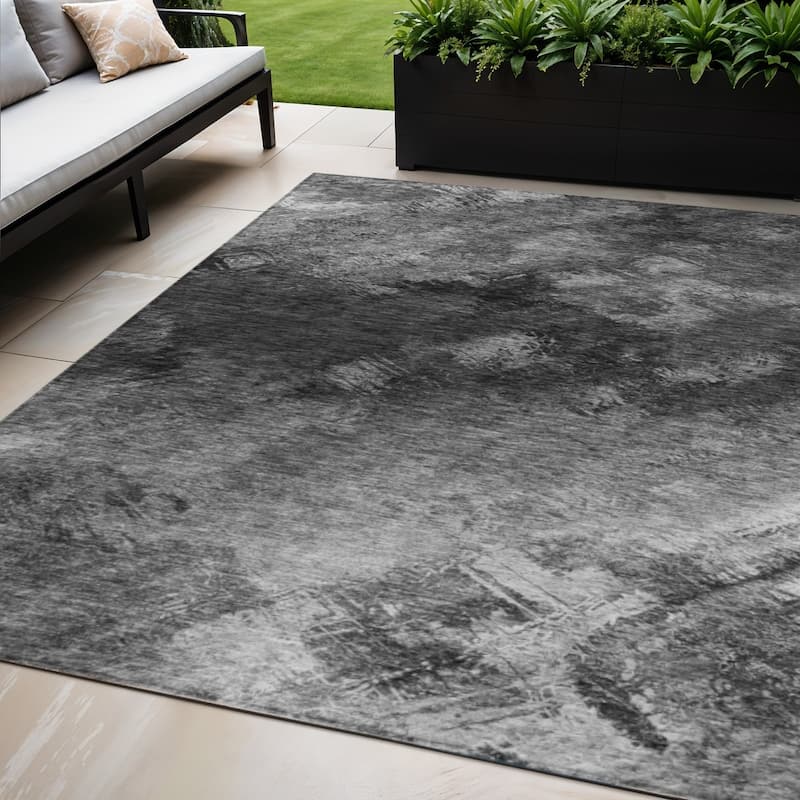 HomeRoots Abstract Transitional Rectangle Outdoor Rug - 5' X 8'