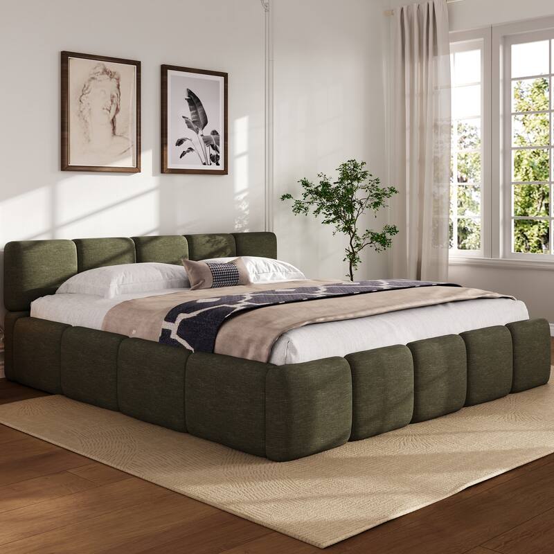 Floor Grounded Bed Block-shape Boucle Upholstered Bed Low Profile Wingback Platform Bed with Thick Headboard and Footboard
