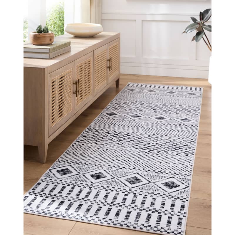 Livabliss Scandinavian Lavable Tribal Washable Area Rug - 2'7" x 4' - Black /White