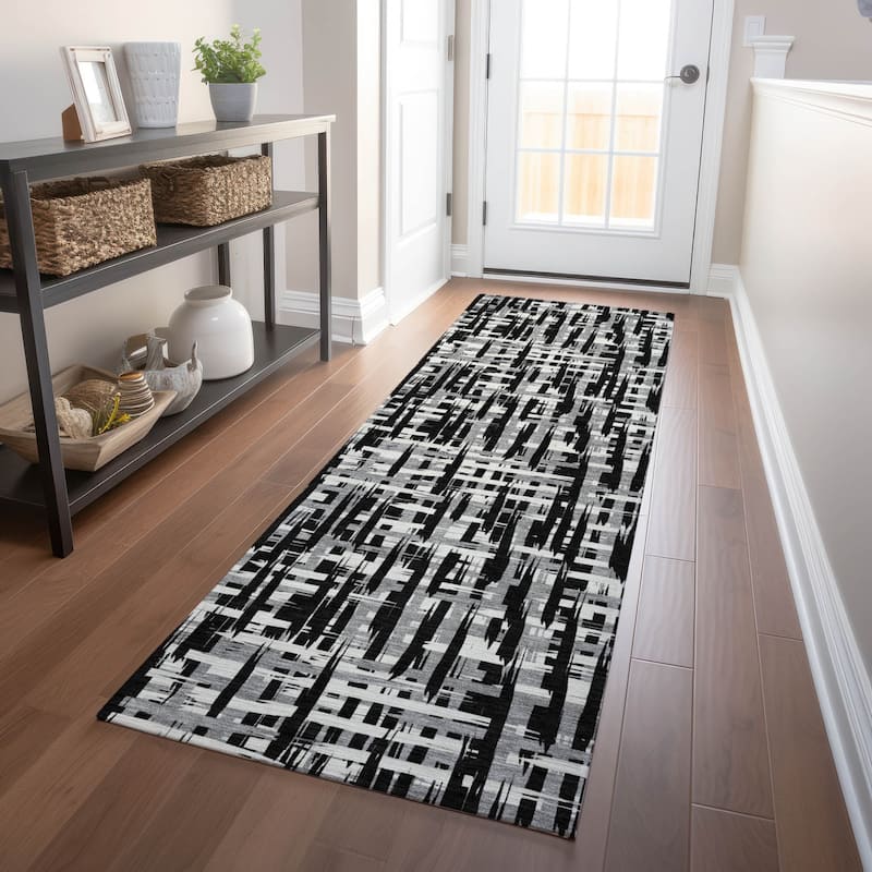 Machine Washable Indoor/ Outdoor Modern Crosshatch Chantille Rug - Black - 2'3" x 7'6"