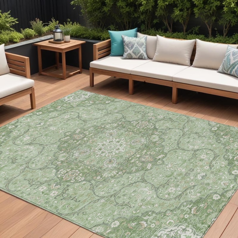 HomeRoots Medallion Traditional Rectangle Outdoor Rug - 8' X 10'