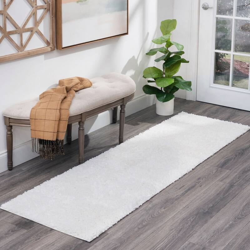 Sohni Shag Farmhouse Solid Color Indoor Area Rug - 2'2'' x 7'3'' - White