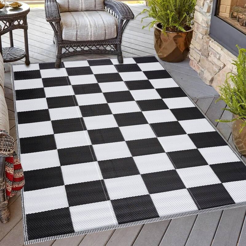 Playa Rug Outdoor Recycled Reversible Plastic Folded Mat/Rug California Collection Lightweight & Weather, Water and UV Resistant - 5'x7' - Red&White