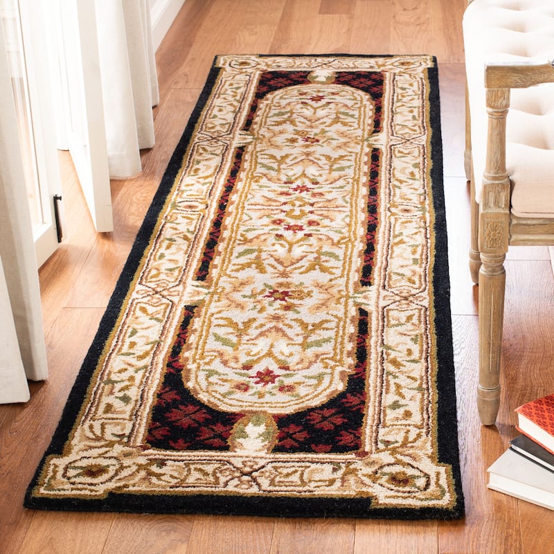 SAFAVIEH Handmade Classic Siss Traditional Oriental Wool Rug - 2'3" x 10' Runner - Black