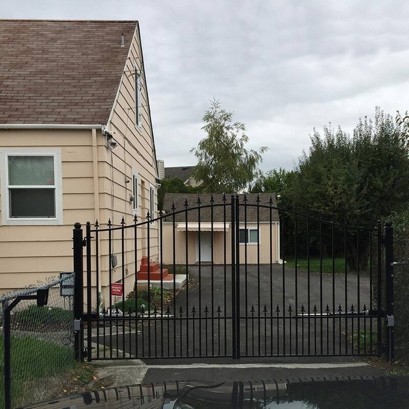 ALEKO Garden Steel Munich Style Single Swing 12 ft Driveway Gate