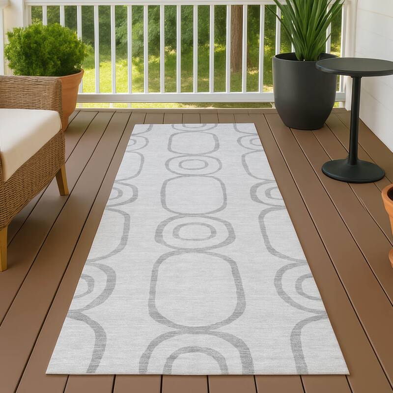 Machine Washable Indoor/ Outdoor Modern Vibe Chantille Rug - Silver - 2'3" x 7'6"