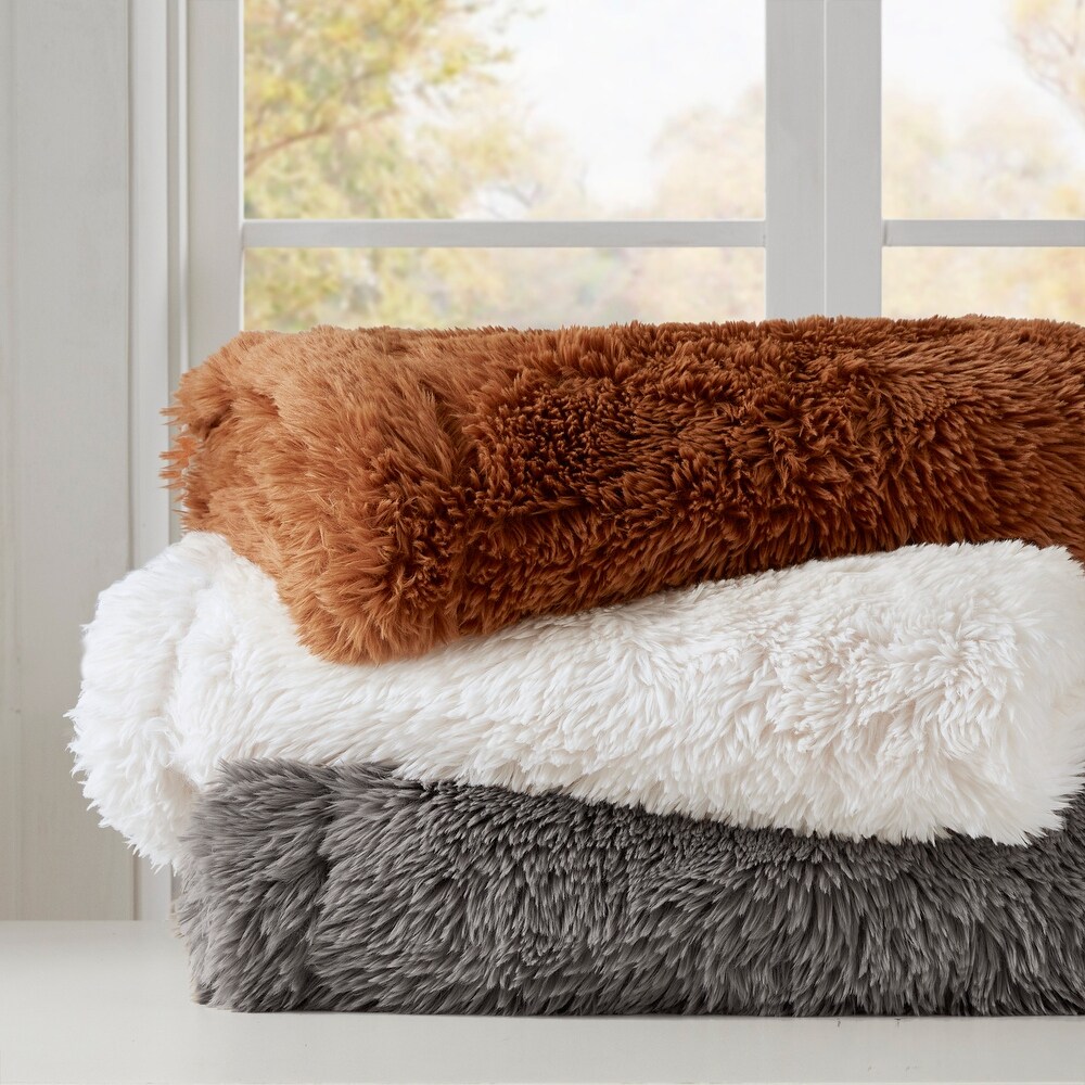 https://ak1.ostkcdn.com/images/products/is/images/direct/812a0ce986b8a5e5093a3928e10f9214fc4565a9/Madison-Park-Amaya-Faux-Fur-Throw-50x60%22.jpg