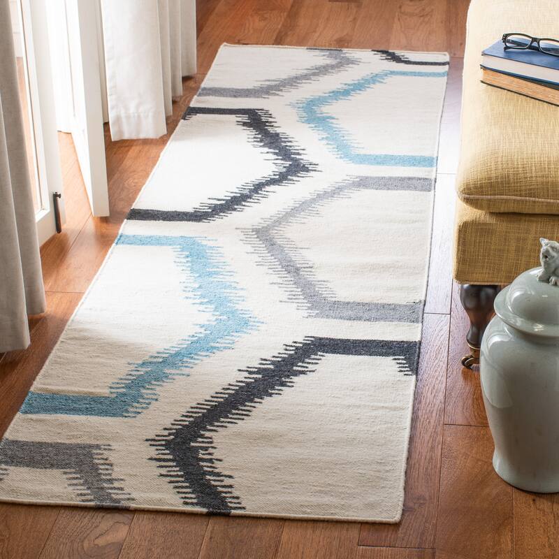 SAFAVIEH Handmade Flatweave Dhurries Solza Modern Wool Rug - 2'6" x 8' Runner - Ivory/Multi