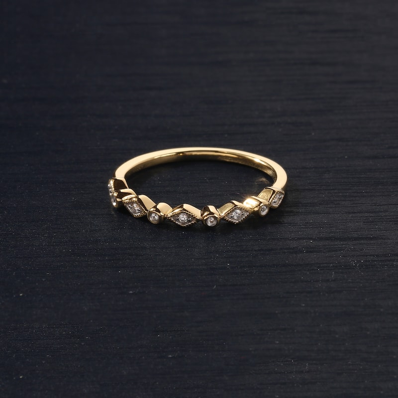 1/20ct TDW Diamond Vintage Inspired Wedding Band in 10K Gold for Women