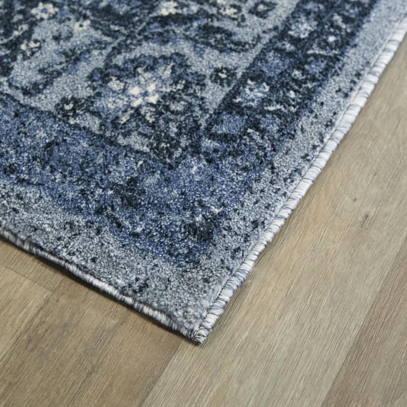Philip Traditional Oriental Area Rug