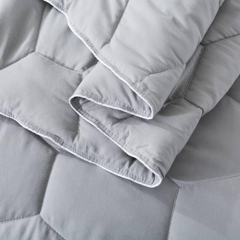 Honeycomb Color Contrast Stitched Lightweight Down Alternative Blanket