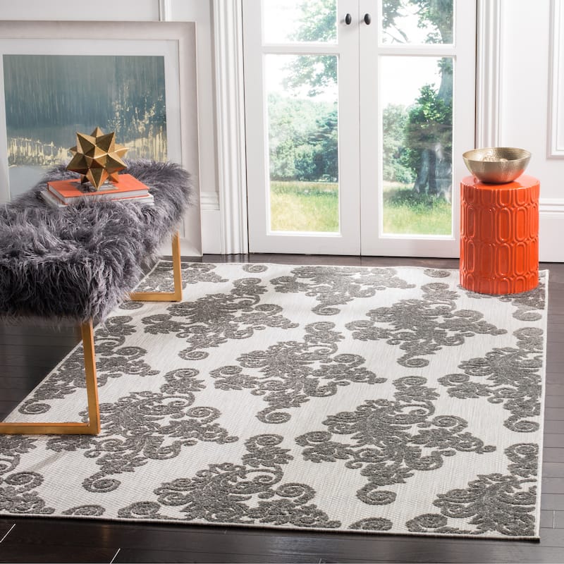 SAFAVIEH Cottage Annehilde Indoor/ Outdoor Patio Backyard Rug - 4' x 6' - Cream/Grey
