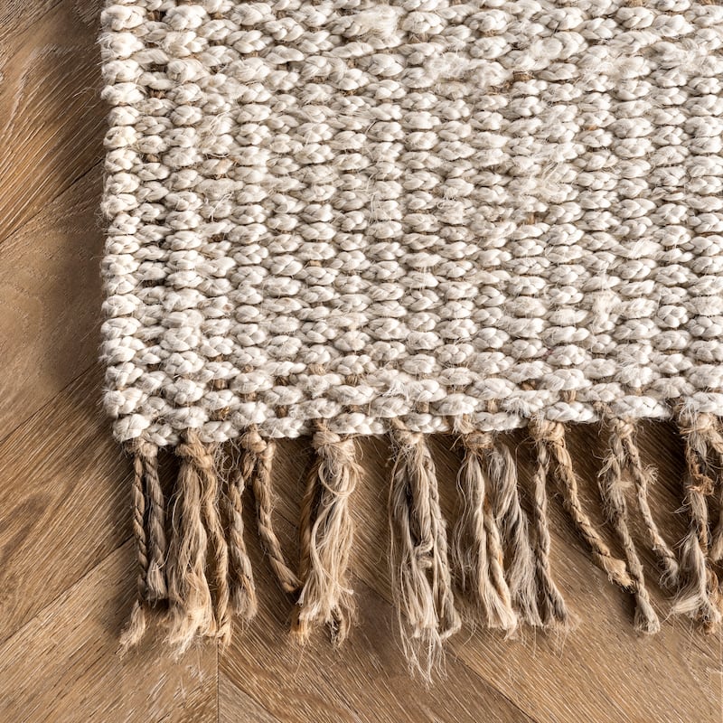Nuloom Handmade Benavides Tassel Area Rug